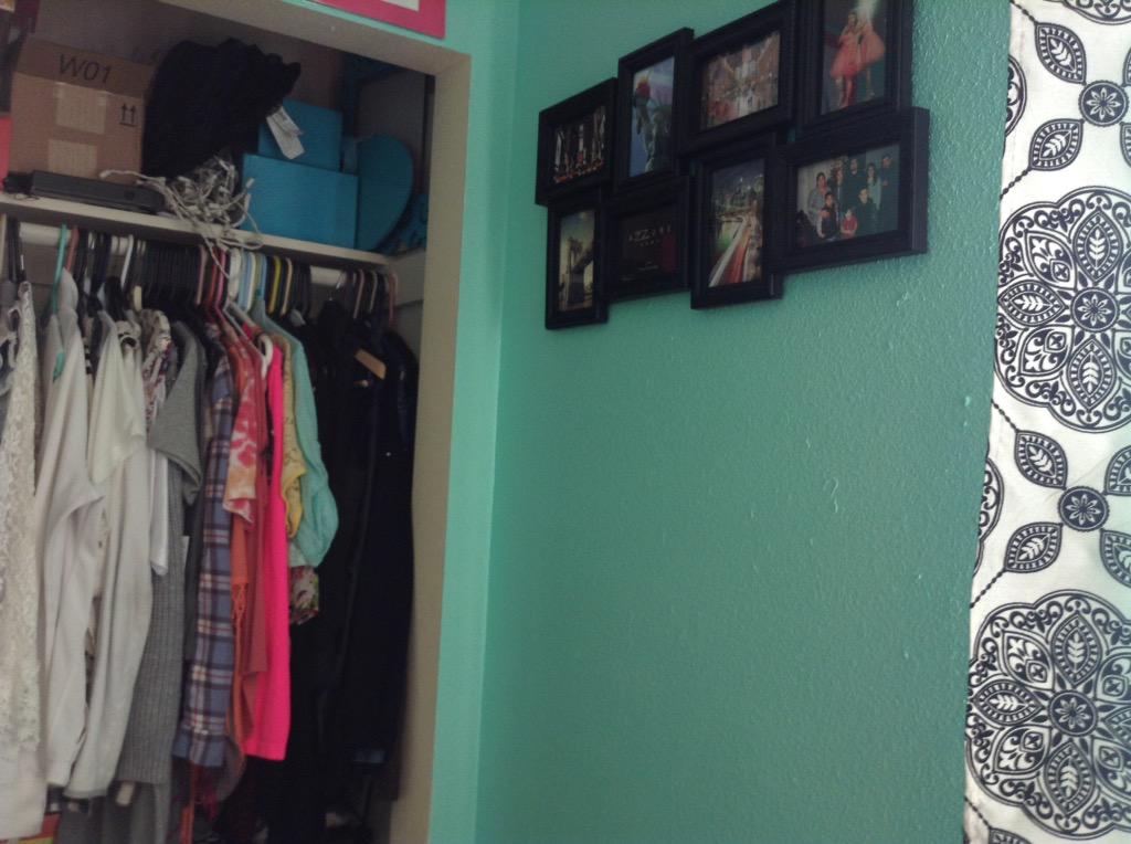 mirandaaimee055's tweet photo. thanks to @Priscilaaaaa__ , my mom &amp; dad for helping me decorate/paint my room 😊 http://t.co/WZaO3MzPmJ