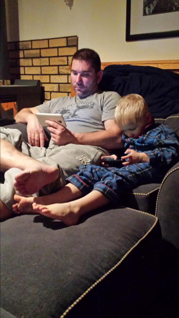 HouseOfMiniMen's tweet image. Anyone else's home look like this nowadays?! #qualitytime #lovethem #techfam
