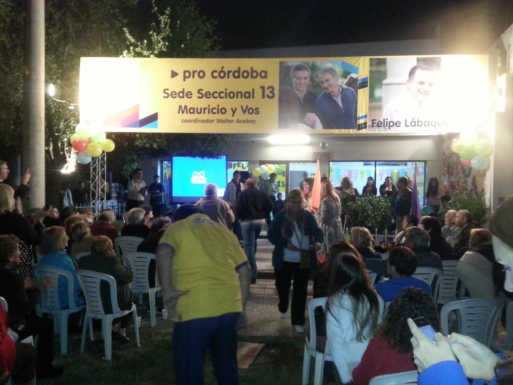 abdiegopuente's tweet photo. La @PROSECC13 tiene su local !!! Con @SoherElSukaria @felolabaque @abelosano @secc12procba @PROCba @ProCbaCapital http://t.co/nB4XU4guVD