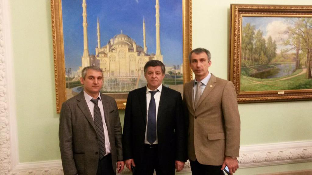 usmanrass's tweet photo. На выставке выдающего художника Шилова А.А. в городе Грозном. http://t.co/e5mqGKARk9