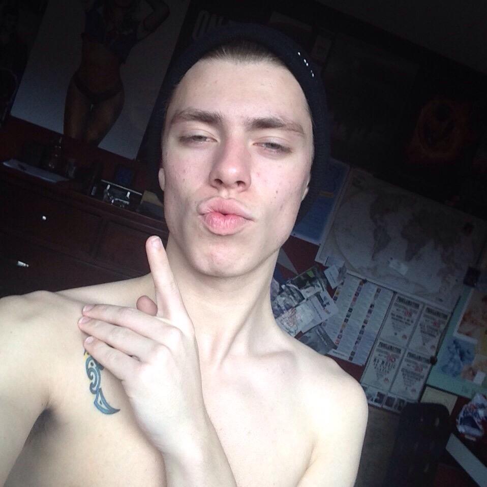 TheOneAidan's tweet photo. I'm still alive http://t.co/nyzEKYtrXj