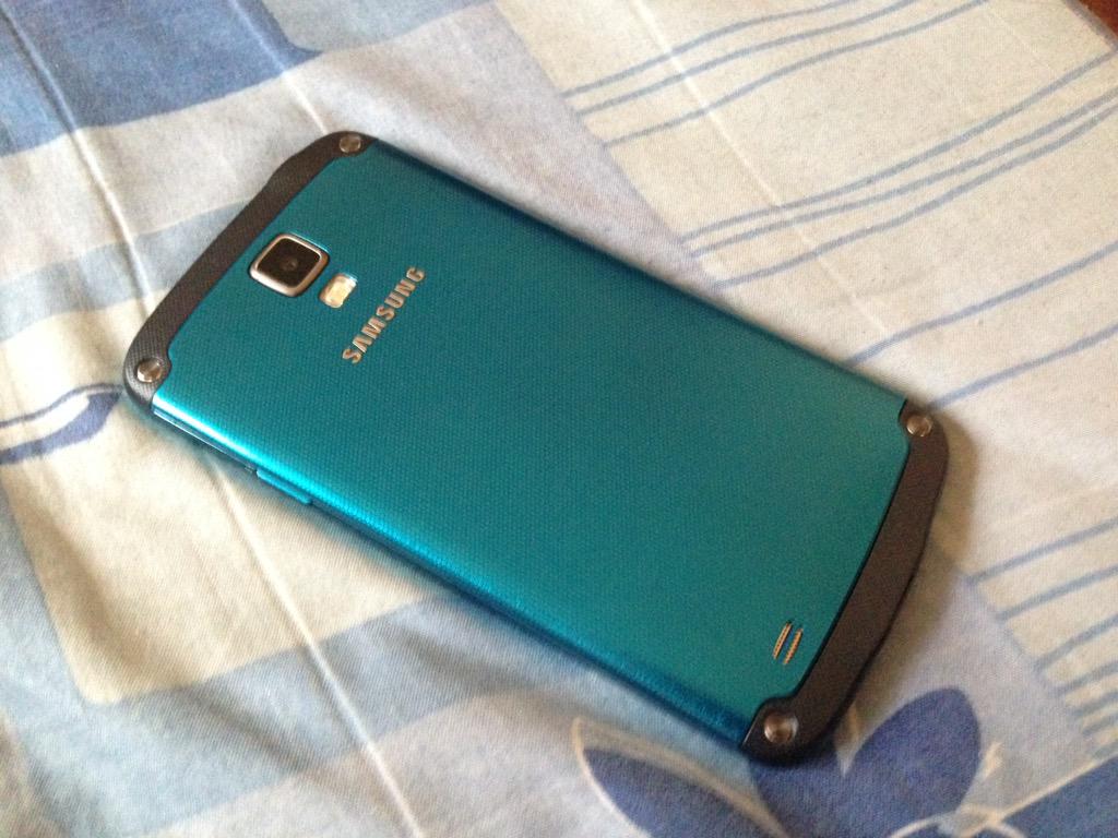 shetalksandroid's tweet photo. I know it's an old model but I was on a budget and this was on a HUGE discount! Can you guess the model? http://t.co/jv4RPJSCLl