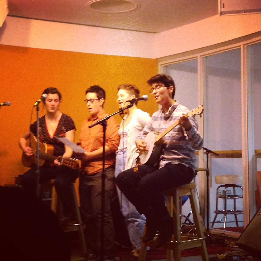 SmithSEC's tweet image. Quinn Leong + Hanging Hills all in one night! what great music!