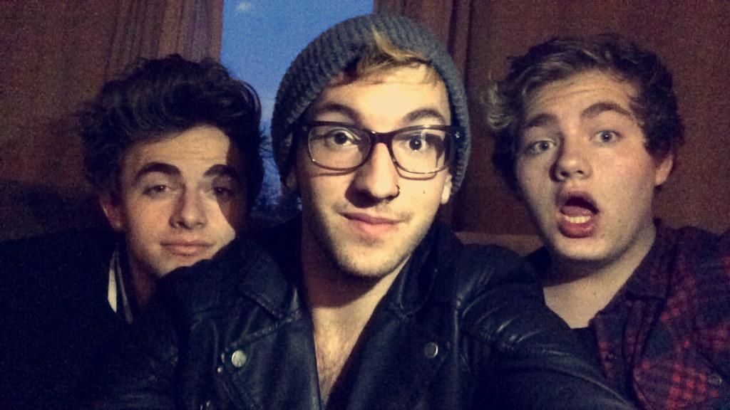 thatjosh's tweet photo. These two dudes. @braedonjane @RileyJanePL #glasses #hipster #josh8.o http://t.co/tYiJkcpJLp