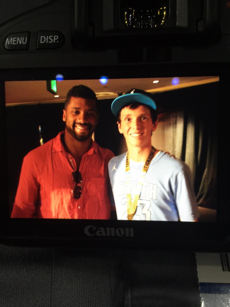 RussWilsonDaily's tweet photo. "@Scott23Sanders: http://t.co/DmthZdqMQb" It must have been awesome meeting @DangeRussWilson!