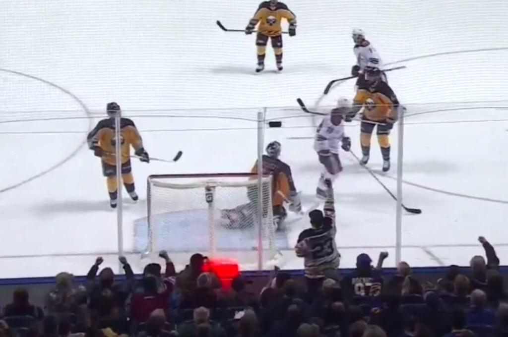 CBEda-ZVEAEFtMw.jpg:large