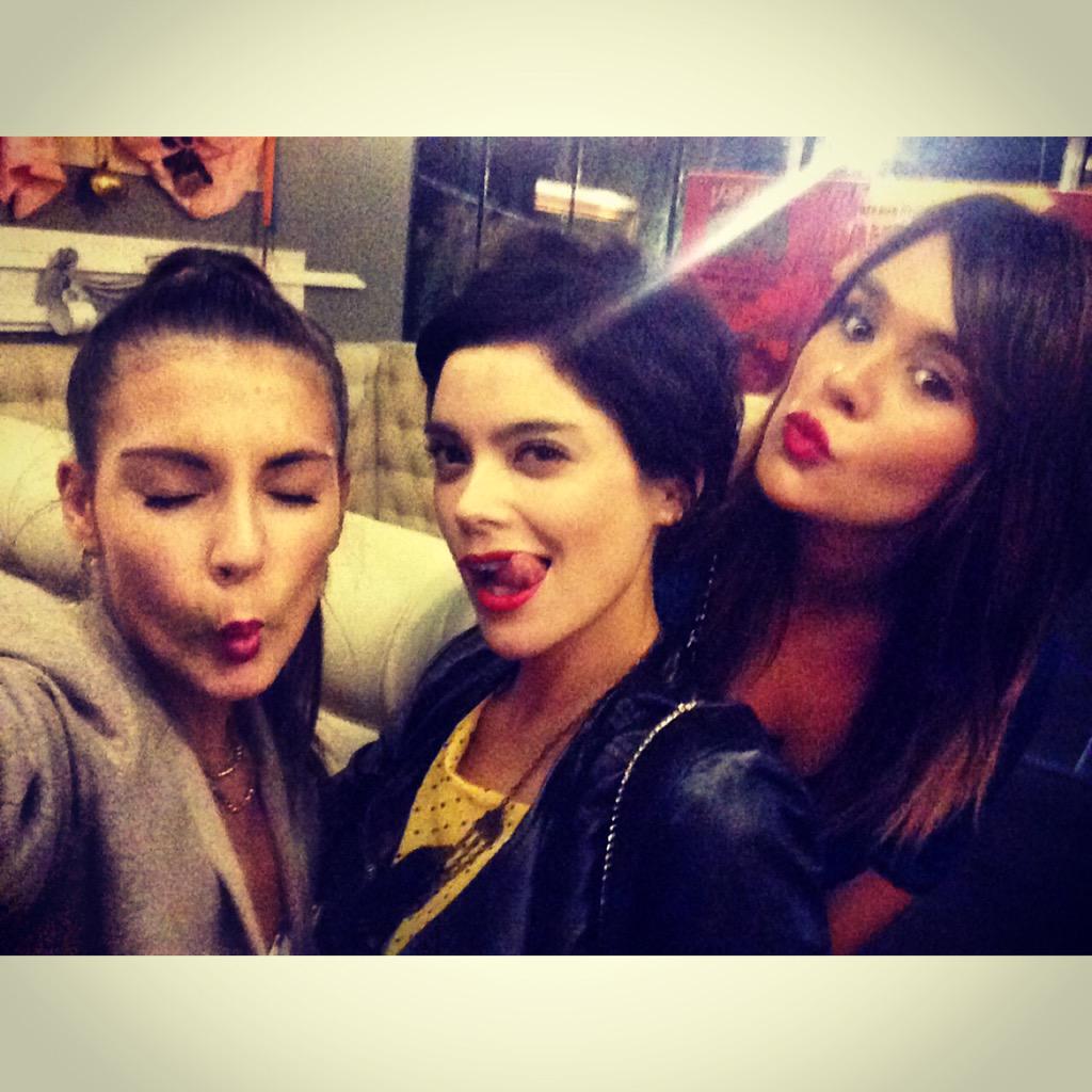 damandujano's tweet photo. Con las mas lindas @mjmatthei y @lolosilvamiranda en #dressnormal gap! ❤️ http://t.co/HYfbApewQ9