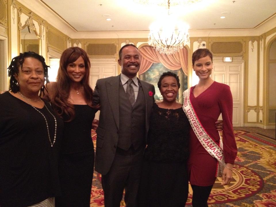 maudlynei's tweet photo. UrsTruly w/@BeverlyJohnson1/ Dr #RobertBoyd/ @BlackWomensExpo fdr #MerriGreen/ #MsJamaicaUniverse #KeciFennel @ Gala http://t.co/sHT9C7xFo5