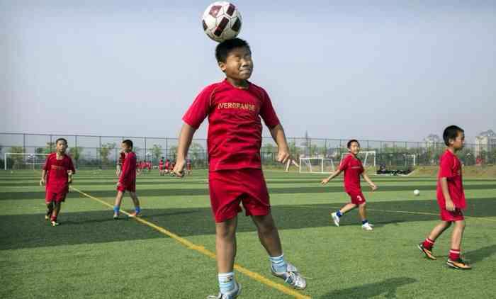 PabloStecco's tweet image. Los chinos tendrán El Fútbol como materia en los colegios, en el marco de un plan nacional para impulsar este deporte