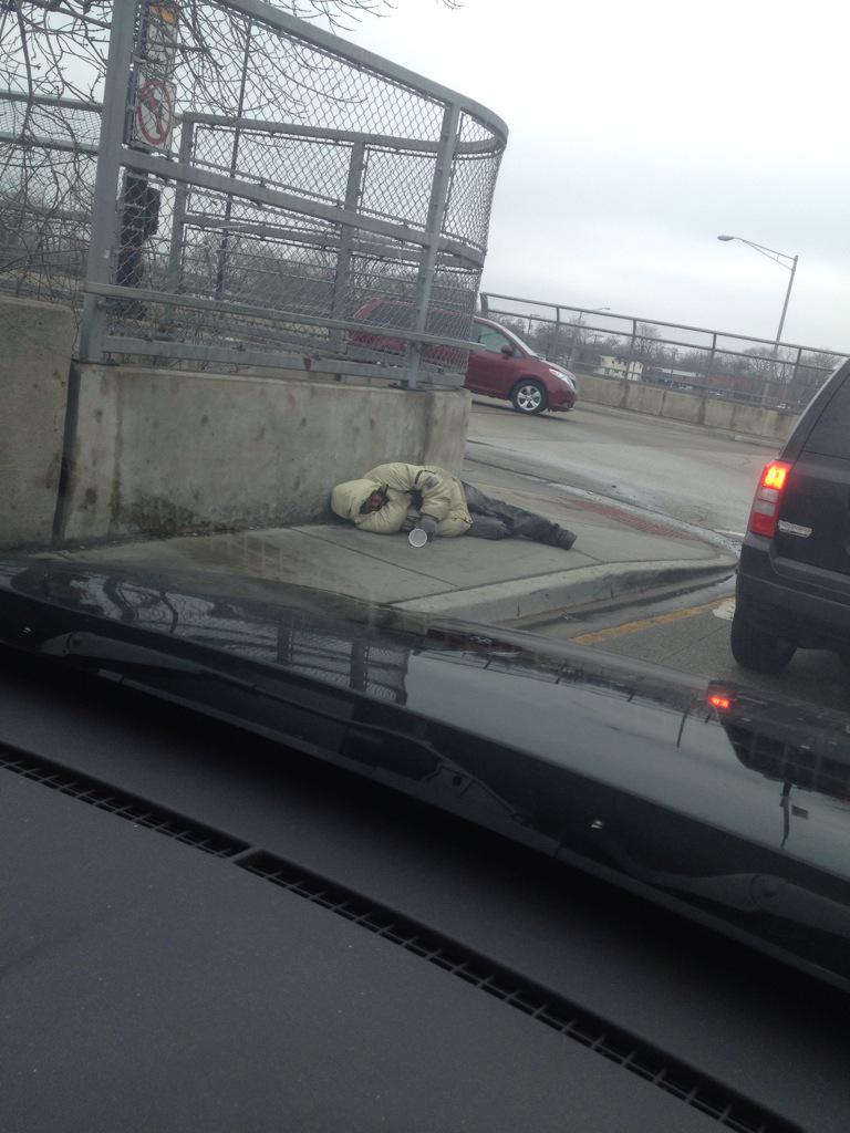 SquadTdot's tweet photo. PRAY FA THE HOMELESS MAN🙏✊ SAW THIS DUDE BY THE MF HIGHWAY YESTERDAY 👎 http://t.co/oGnA2qcTjn