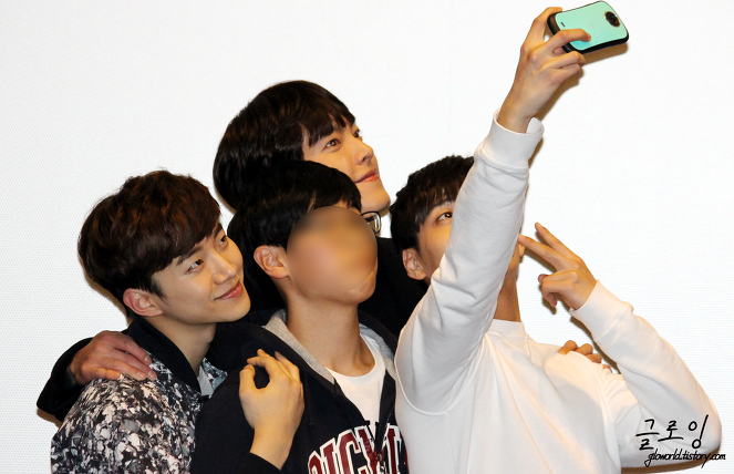 WOOBINAHHH's tweet photo. 03/25 Twenty stage greeting cr.gloworld http://t.co/VZNpk7wVS2
#스물  #Twenty #KimWooBin #김우빈 http://t.co/bxlnTA7hwH
