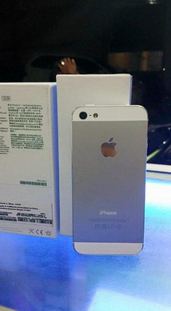 meCelluler's tweet photo. #Original iPhone 5 Silver 16GB Garansi 1th, @3,920 blm ogkr  group FB : https://t.co/CLiNDehEFt dan PIN : 2BA5A99D http://t.co/BVdCws5tBx