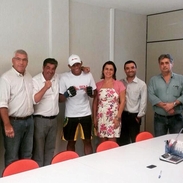 AlexCowboy88's tweet photo. @ufc_brasil @ufc, @graciemag_br , @Venumfight , @Alexdavismma, sem vcs isso não teria acontecido ! Deus no controle. http://t.co/t26N2c0egz