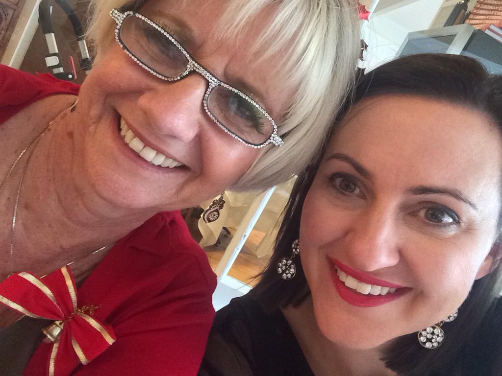 lianaallan's tweet image. Miss you Elizabeth #sillyselfies #sydneytafe #457 #trainingbenchmarks