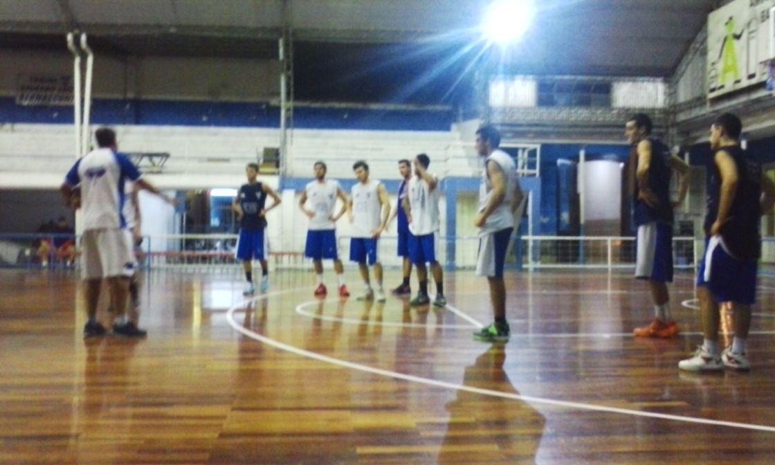 oscarlarrocaok's tweet photo. TFB @UnidaGoya  recibe a Tokio por la permanencia http://t.co/qFL9lmO4Bv http://t.co/SifFQywXMk