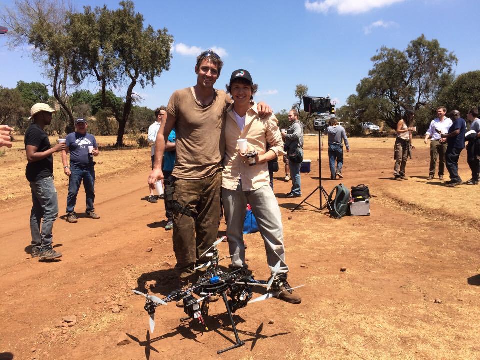jovitzhang's tweet photo. “@LeePaceCn: Staff of @revoltthemovie on set with Lee Pace, nice pic!☀️ http://t.co/mxnfkn9uxV”#VoteLeePaceVillian #KCA