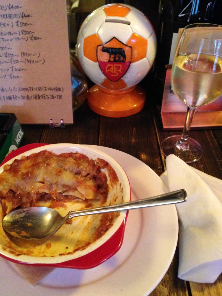 mamamajohn's tweet photo. なんだかんだで立ち飲み。イタリア気分。 http://t.co/3pCgn0MTRI