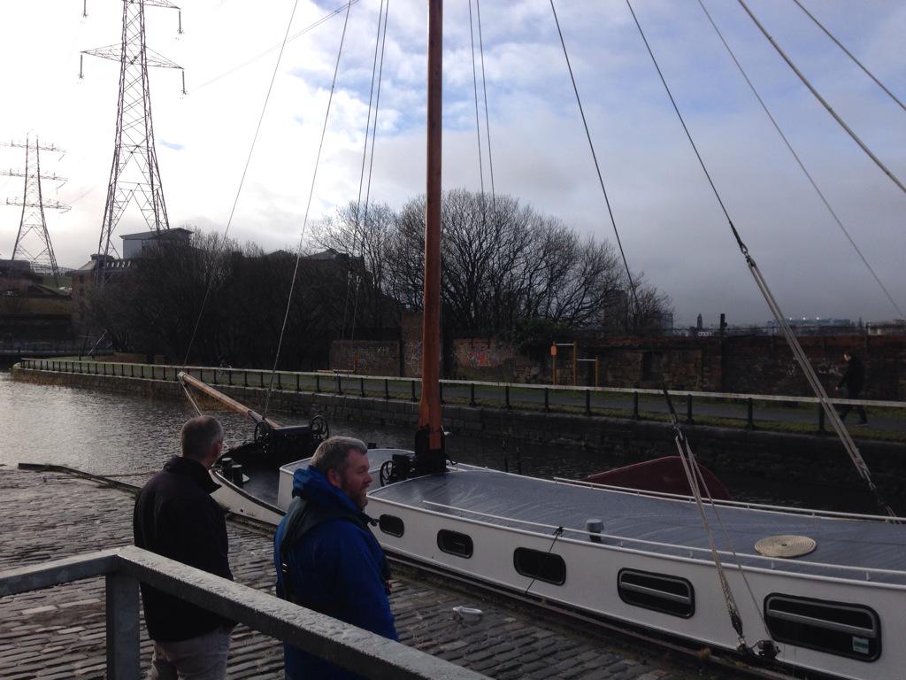 ewewiora's tweet photo. @GSSGLASGOW @owlproject a little glimpse of ur water accommodation 4 May #creativecargo @scottishcanals 'John Hulme' http://t.co/d8fjJvAAJq
