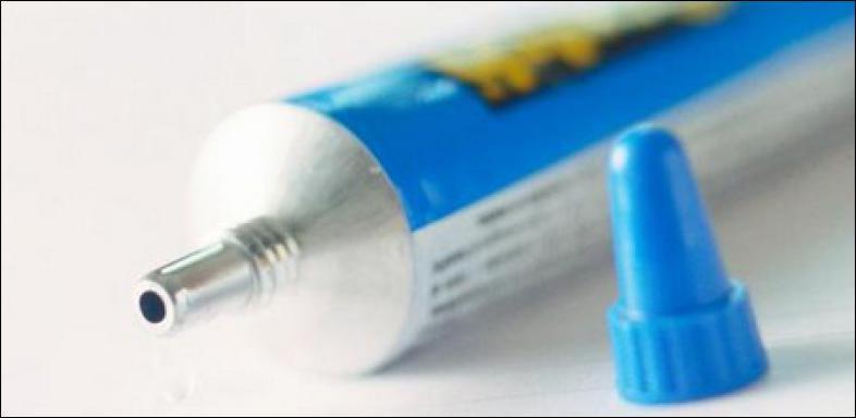 20minutesOnline's tweet photo. Afrique du Sud: Jaloux, il scelle le vagin de sa femme à la Super Glue http://t.co/9GLPwrLUqu http://t.co/BPGgbUG73S