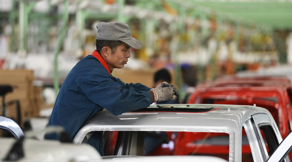 CHINA_PICTORIAL's tweet image. #StateCouncil pledges to boost "Made in China 2025" strategy to upgrade the manufacturing sector