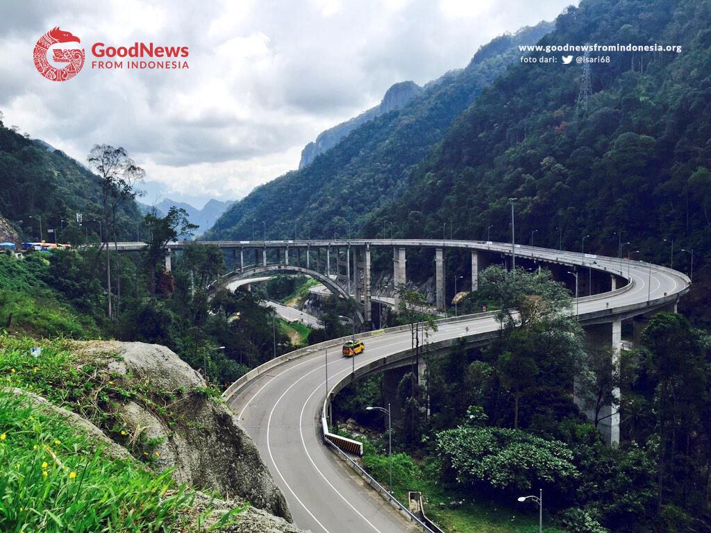 Kelok 9, Payakumbuh, Sumatera Barat. Asli karya anak bangsa Indonesia.