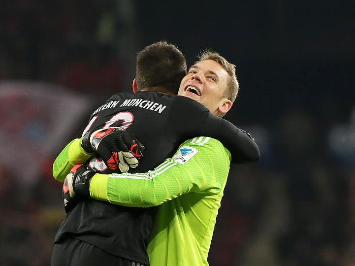JuanBernat's tweet photo. Happy birthday @Manuel_Neuer!! http://t.co/e8QEHT7WjO