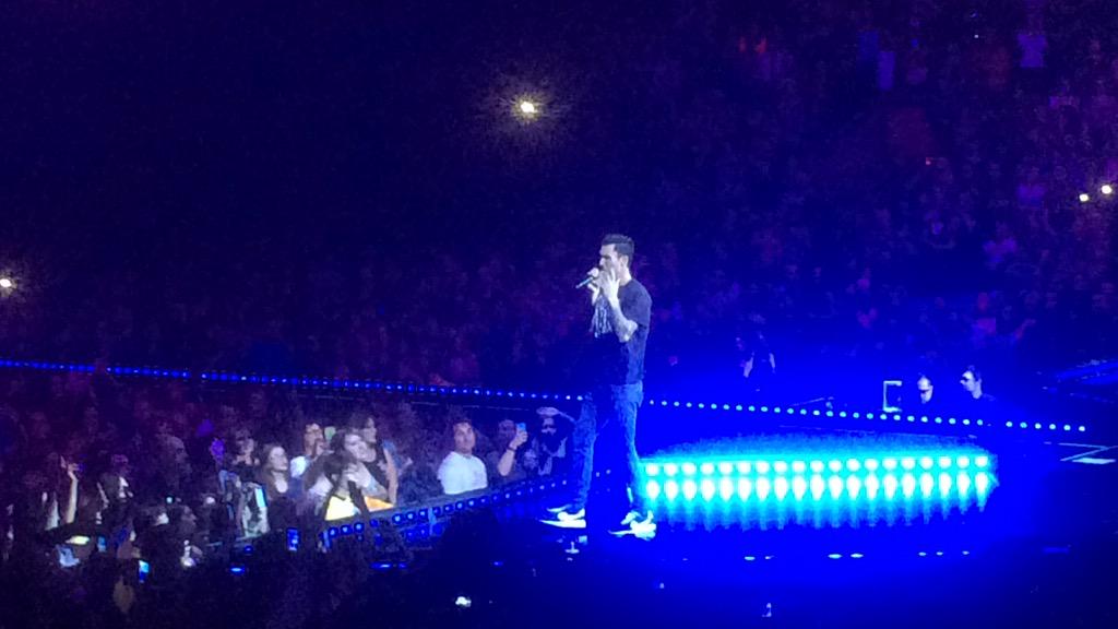 madi_poss's tweet photo. maroon 5 was amazing 💙💙💙 @maroon5 @adamlevine #MaroonVTour http://t.co/wC2Lbqu8Kb