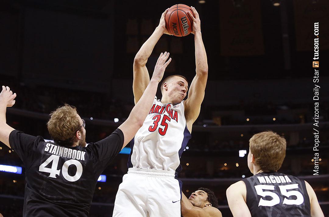 rwcoyote51's tweet photo. Zeus doin' his thing #XAVvsAZ #arizonawildcats #BearDown More: http://t.co/fKaeJpfLuO http://t.co/NqWBtjwxKr