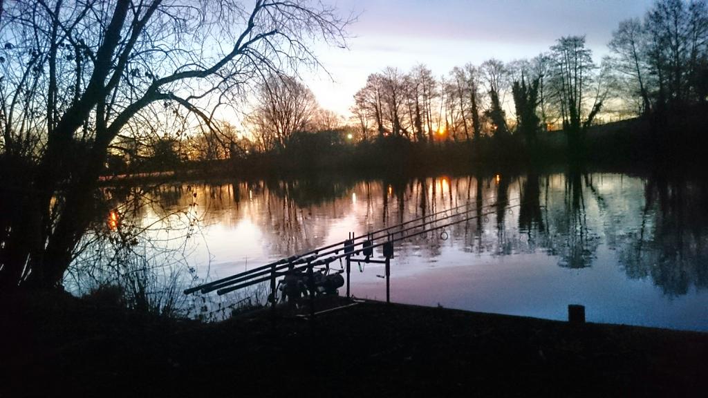 NorthernAC's tweet photo. @SpecialTBaits @IrwinSji77 @carper05 @peterobinson16 @jbewell88 #steamingkettle #carpyasfcuk 😀😀 http://t.co/13mxfPQicr