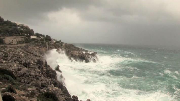 Artwort's tweet photo. L’incontenibile potenza del mare - Deriva di Coclite e Di Mattia - http://t.co/ObE1xZmZxy - #Arte http://t.co/zq9BP0k5BO