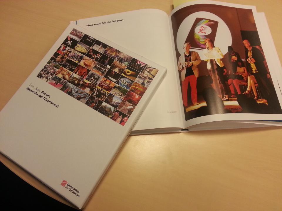 tonferret_'s tweet photo. Els #300fets de llengua i la #Nitdigital al llibre del @tricentenari @llenguacatalana http://t.co/d19mnIfKjI