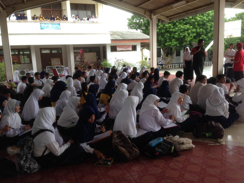 mpossmpn3's tweet photo. Hai dari peserta Telkomsel yang diadakan hari ini di SMPN 3 Depok!:D http://t.co/YIU2U4RfKu