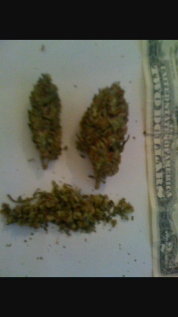 jweezy2000's tweet photo. Loud http://t.co/b4DnD8djsx