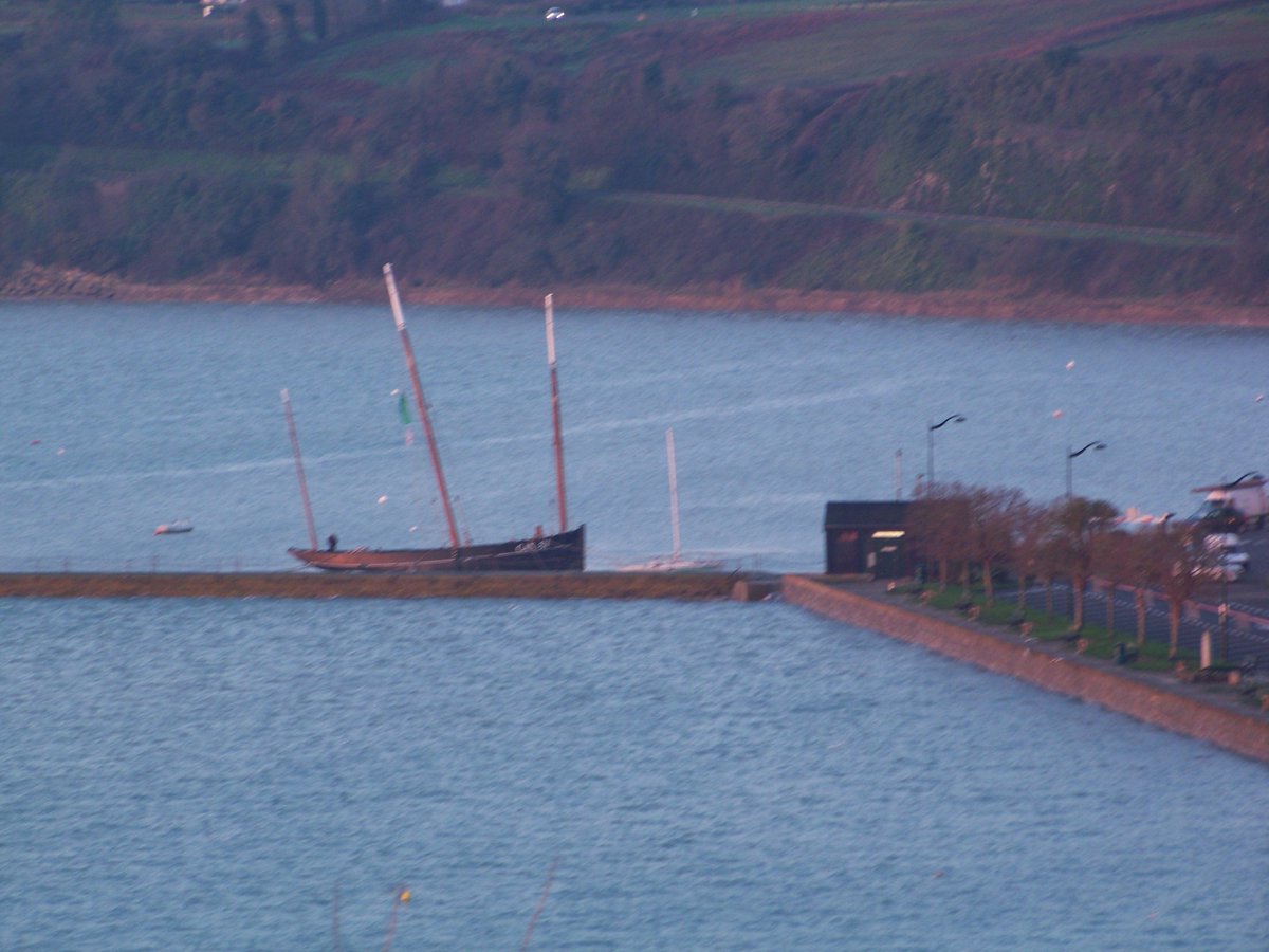 la belle dame en noir a retrouvé ses mâts ! elle se prépare pour de nouvelles aventures... Vous venez avec nous ?