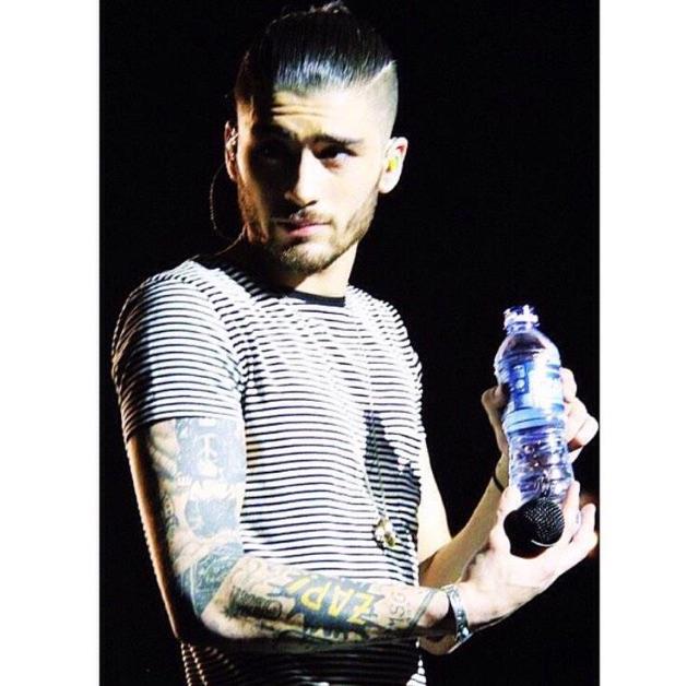 Ciao, I'm Xiomar. I'm an Italian poet so I will be speaking Italian most of the time, sorry. But please rt for me? ✒📜