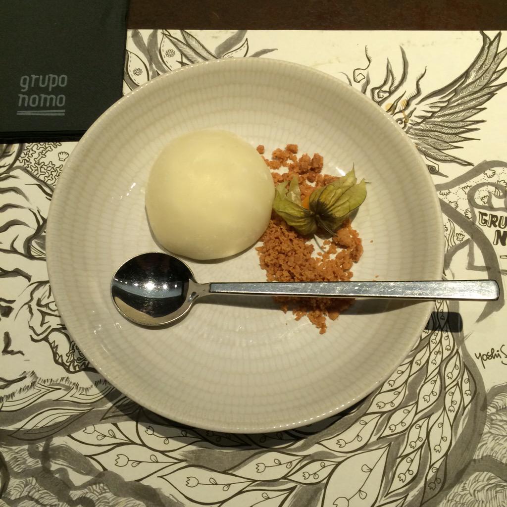 aroacs's tweet photo. Bueníiiisimo el descubrimiento del #mochi #postrejapones #postres @GrupoNomo http://t.co/Uo2a9q9L8N