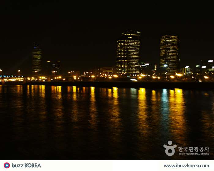 ibuzzkorea's tweet photo. [K-Tour] Hangang River Ferry Cruise is one of the best ways to enjoy the night scenery of #Seoul's Hangang River! http://t.co/6PRRfco39E