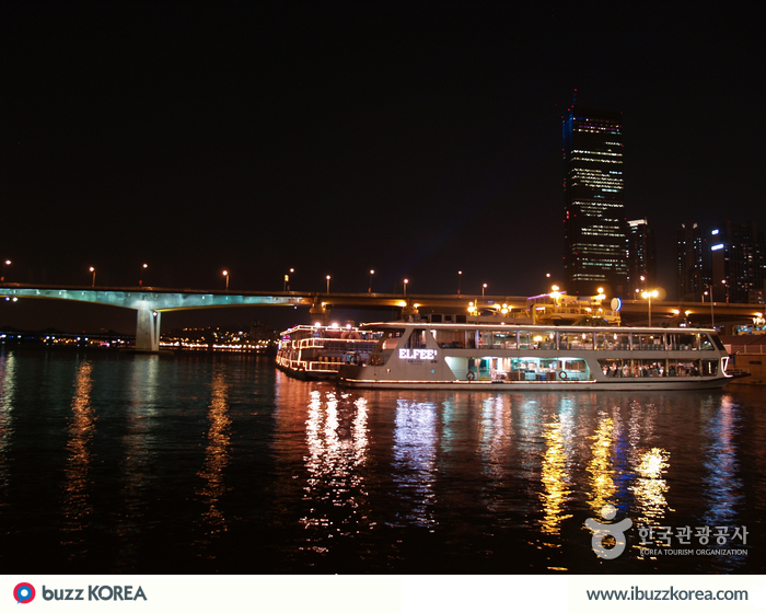 ibuzzkorea's tweet photo. [K-Tour] Hangang River Ferry Cruise is one of the best ways to enjoy the night scenery of #Seoul's Hangang River! http://t.co/6PRRfco39E