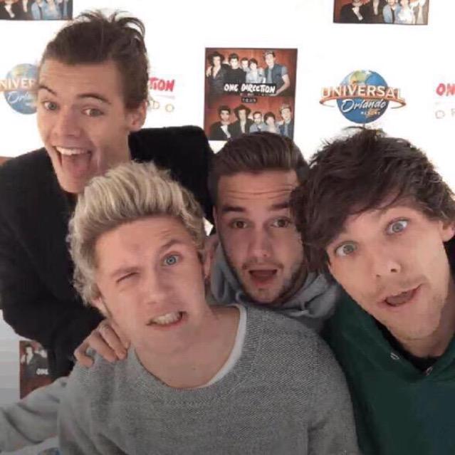 zaynbaabe's tweet photo. "four in our eyes,
                            five in our heart"

#KCA #Vote1DUK http://t.co/HaHlPuImIC
