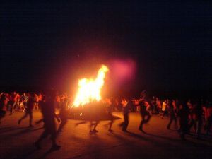 medicmem's tweet photo. Cantillate: Chanting [=to chant] round a can on fire [Can-] bottom opens like a till [-till-] +all eat it [-ate]#wotd http://t.co/1ZMpRzWvVJ