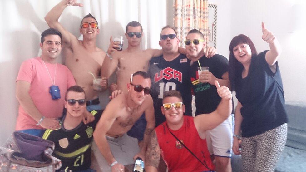 borondo10's tweet photo. Hoy ace un año estabamos direcion a un finde delos que no  se olvidan http://t.co/6ioKiOiMcD