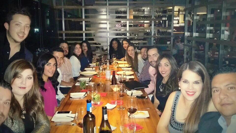 Siempre hay tiempo para celebrar con los buenos amigos! 🎉🍷 #RominaBday #Veintitantos #Mision19