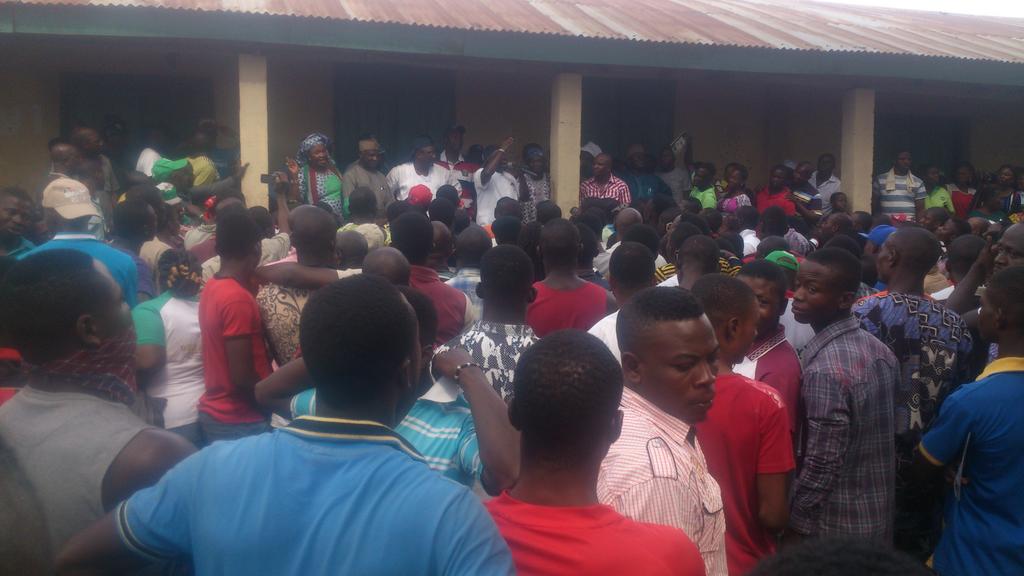 bigdelz's tweet photo. Scenes in Kabba yesterday as the @SenSmartAdeyemi campaign train came to town!  #SSA2015 http://t.co/9MASizBLZ2