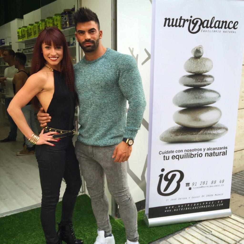 Sergiconstance's tweet photo. Evento @Nutribalance_ 26 Marzo, @sergiconstance  y @MariaHinojosaJ http://t.co/lp9UMGeHwN