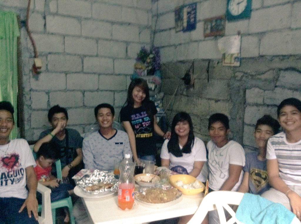 TanTrizzz's tweet photo. MissyouGuys!!😍😚😜💪💔 @mCarmeluhhh @dheiibeltran @fafagleeen #Denmar #Romeo #Kenneth #Ronnel #Donsuit http://t.co/JPwp15QHQJ