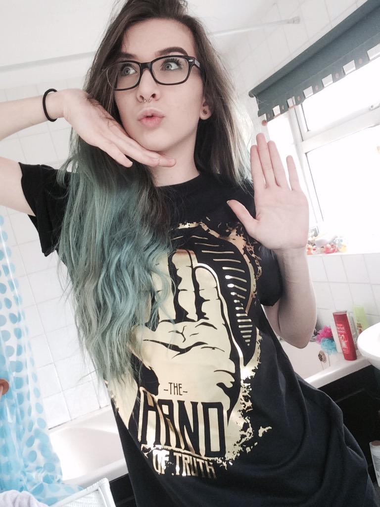 demonhag13's tweet photo. also these happened #handoftruth #werk http://t.co/DkZftfmMXV