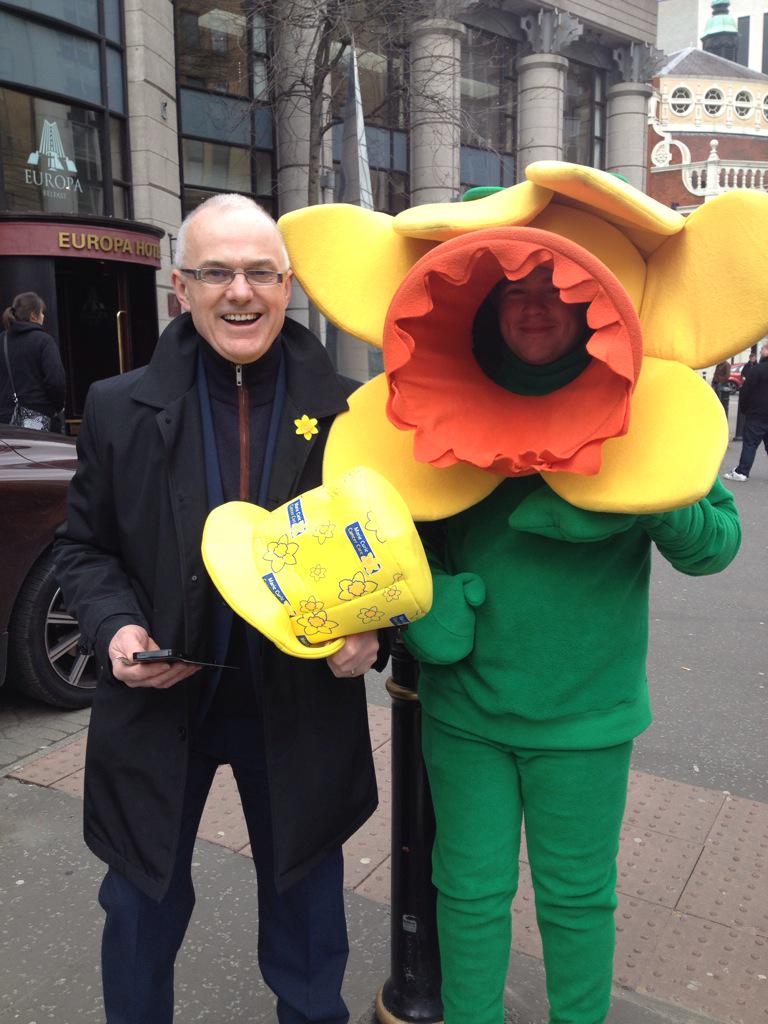 CassG21's tweet photo. @FrankU105 ready to roll #GreatDaffodilAppeal @U105radio @mariecurieuk @MarieCurieNI http://t.co/uO9GNHH3nh