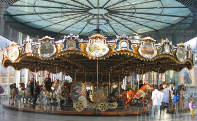 RoakeShaye's tweet photo. THE carousel Holden rode #TCITR24 http://t.co/uTvcoB47L5
