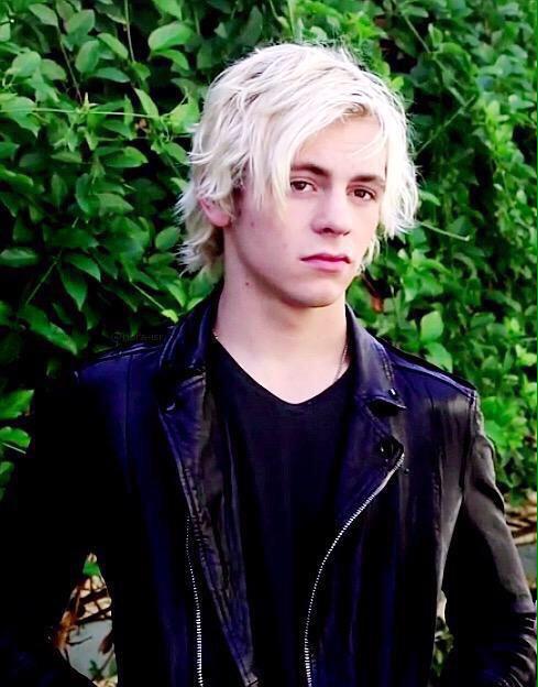 ross_krys_Val's tweet photo. @rossR5 #rosslych❤️❤️❤️❤️😍❤️❤️😍😍😍😍❤️❤️❤️❤️ http://t.co/byg8n2lAEO