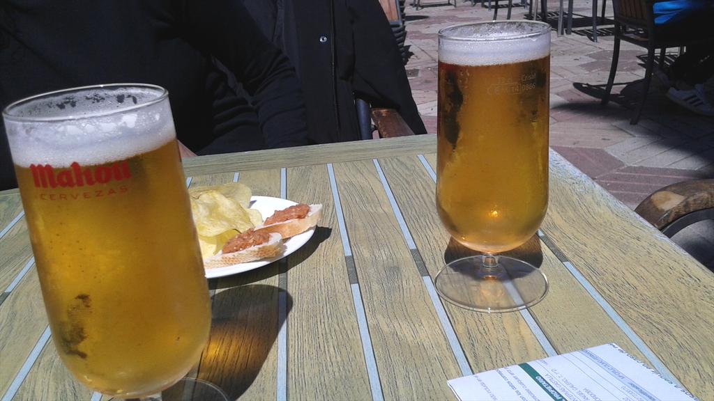 CarmenSantervas's tweet photo. que bien se está en @CafeteriaBogue !!! http://t.co/hfb5EtRsuU